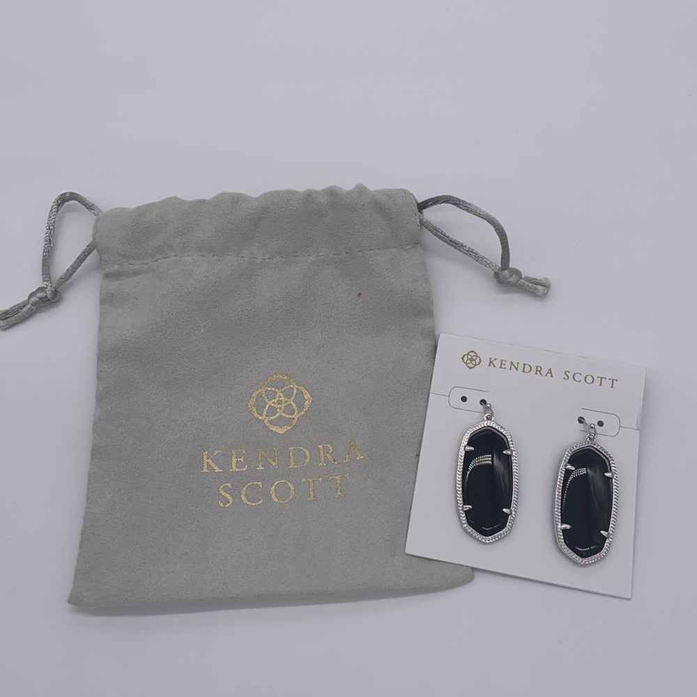 Never worn Kendra Scott Elle earrings in rhodium metal and Black Opaque Stone